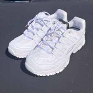 Fashion Sneakers . Women's Size 9.5 Lace-up w/ Memory Foam . Avia . New w/ Tags